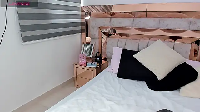 CamiiLovers online show from February 10, 9:15 pm