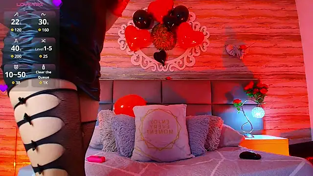 Snapshot of Bella_salvatore chatting on February 14, 8:37 pm Bella salvatore online show from February 14, 8:37 pm