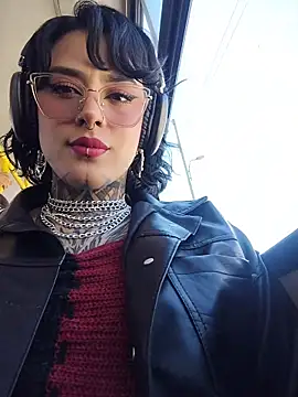 taaylor33 online show from February 9, 5:28 pm