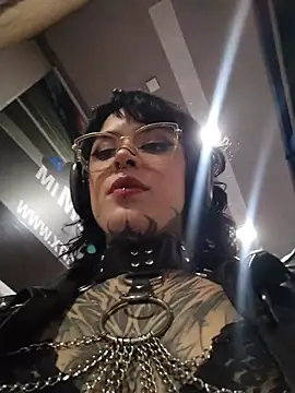 taaylor33 online show from May 16, 12:29 am