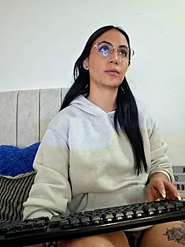 anny roberts online show from July 1, 1:13 pm
