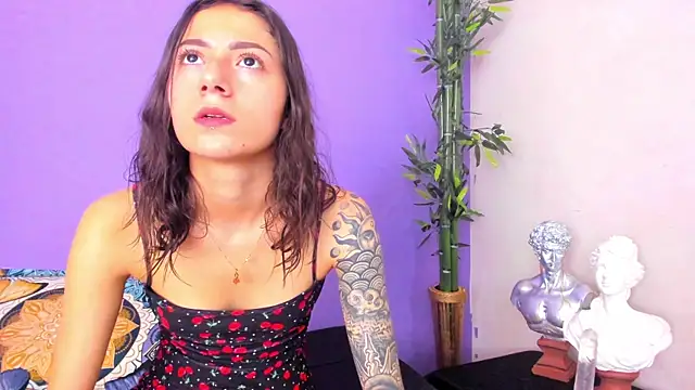 Snapshot of scarlet-jonesx chatting on December 12, 5:31 am scarlet-jonesx online show from December 12, 5:31 am