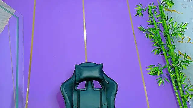 Snapshot of scarlet-jonesx chatting on October 1, 8:37 pm scarlet-jonesx online show from October 1, 8:37 pm