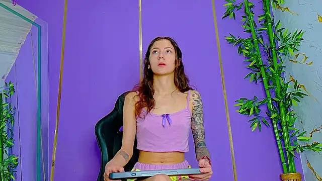 Snapshot of scarlet-jonesx chatting on October 9, 12:08 am scarlet-jonesx online show from October 9, 12:08 am