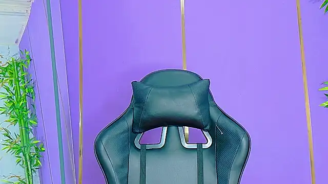 Snapshot of scarlet-jonesx chatting on October 19, 1:17 am scarlet-jonesx online show from October 19, 1:17 am