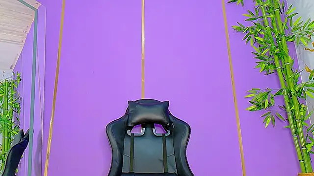 Snapshot of scarlet-jonesx chatting on October 25, 12:18 am scarlet-jonesx online show from October 25, 12:18 am