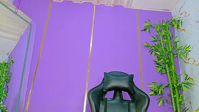 Snapshot of scarlet-jonesx chatting on October 31, 10:22 pm scarlet-jonesx online show from October 31, 10:22 pm