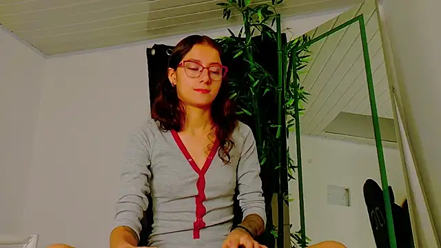 Snapshot of scarlet-jonesx chatting on November 14, 12:09 am scarlet-jonesx online show from November 14, 12:09 am