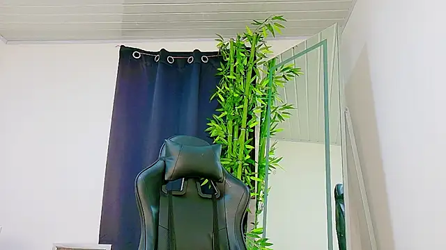 Snapshot of scarlet-jonesx chatting on December 2, 11:34 pm scarlet-jonesx online show from December 2, 11:34 pm