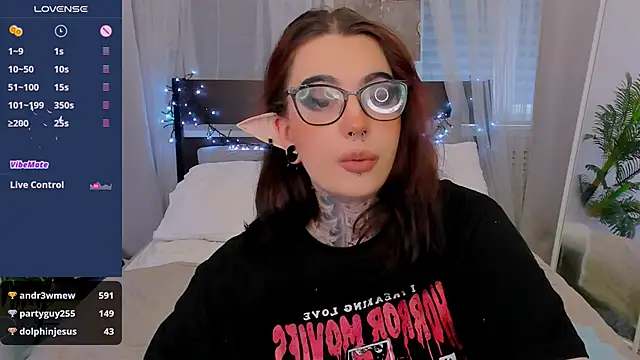 Snapshot of Dixi_Pixi_ chatting on January 11, 8:43 am Dixi Pixi online show from January 11, 8:43 am