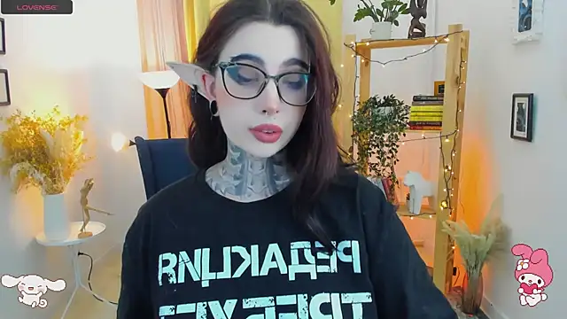 Snapshot of Dixi_Pixi_ chatting on February 8, 5:40 am Dixi Pixi online show from February 8, 5:40 am