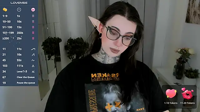 Snapshot of Dixi_Pixi_ chatting on October 9, 5:49 am Dixi Pixi online show from October 9, 5:49 am