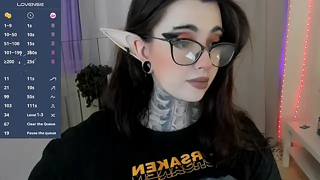 Snapshot of Dixi_Pixi_ chatting on October 10, 5:50 am Dixi Pixi online show from October 10, 5:50 am