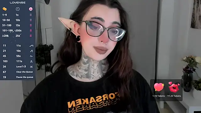 Snapshot of Dixi_Pixi_ chatting on October 18, 5:43 am Dixi Pixi online show from October 18, 5:43 am