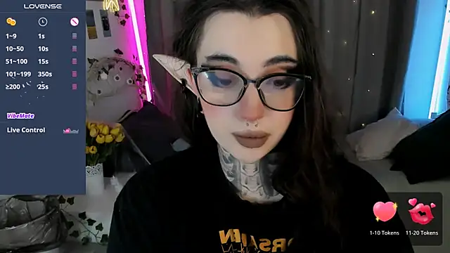 Snapshot of Dixi_Pixi_ chatting on October 25, 5:48 am Dixi Pixi online show from October 25, 5:48 am