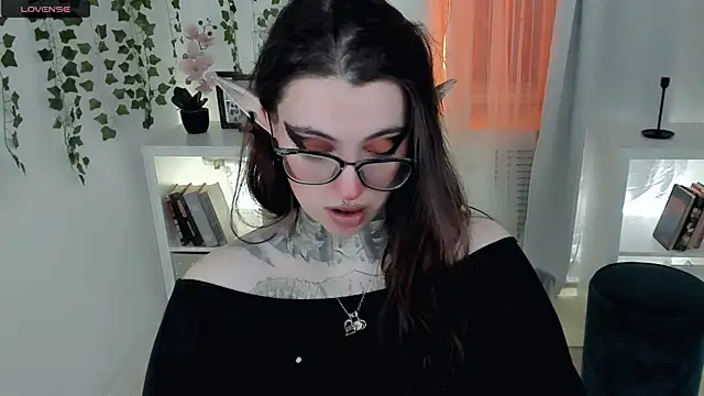 Snapshot of Dixi_Pixi_ chatting on December 14, 5:46 am Dixi Pixi online show from December 14, 5:46 am