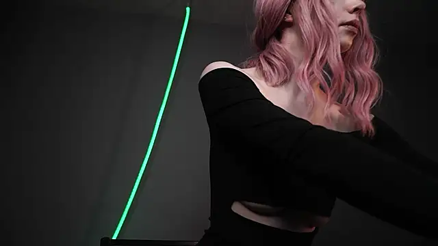 ginger hugs online show from March 11, 10:05 pm