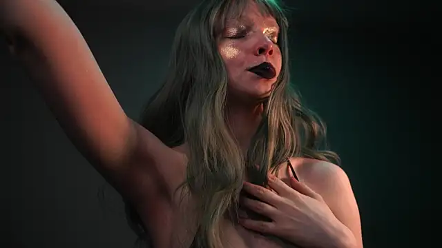 ginger hugs online show from April 20, 10:11 pm