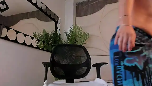 Snapshot of Karimferrer chatting on October 7, 7:33 pm Karimferrer online show from October 7, 7:33 pm
