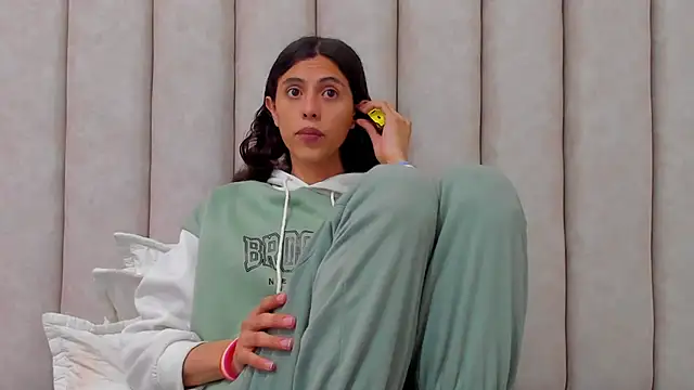 FreyaMoller online show from October 23, 6:50 pm