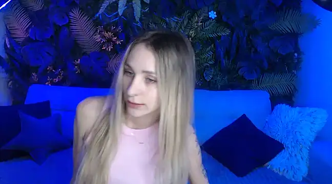 Snapshot of Horny_Blond chatting on December 10, 9:01 am Horny Blond online show from December 10, 9:01 am