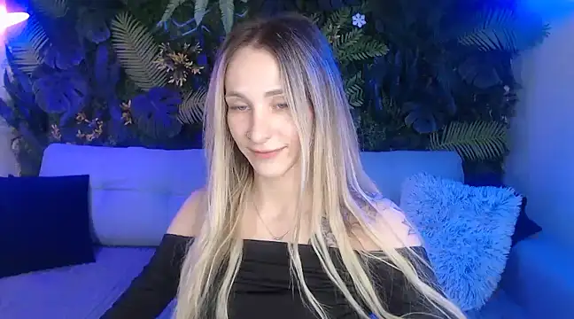 Snapshot of Horny_Blond chatting on December 16, 9:03 am Horny Blond online show from December 16, 9:03 am