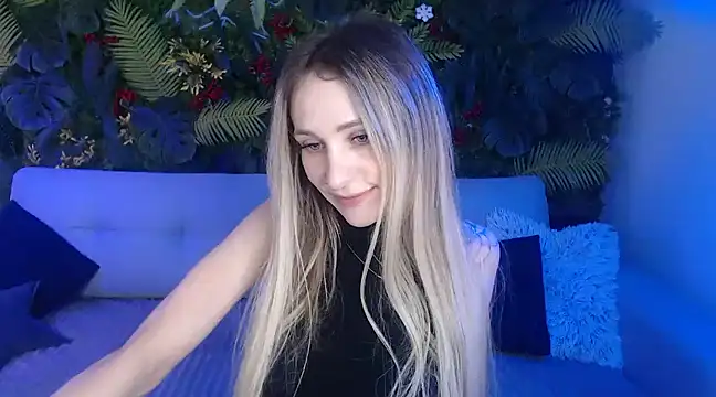 Snapshot of Horny_Blond chatting on December 25, 9:02 am Horny Blond online show from December 25, 9:02 am