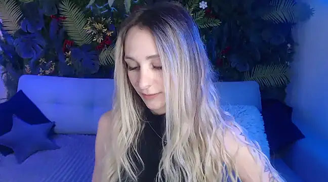 Snapshot of Horny_Blond chatting on December 26, 9:11 am Horny Blond online show from December 26, 9:11 am