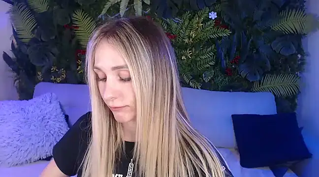 Snapshot of Horny_Blond chatting on March 1, 9:18 am Horny Blond online show from March 1, 9:18 am