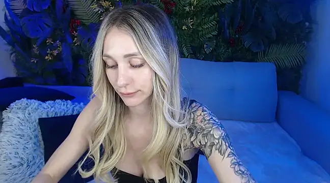 Snapshot of Horny_Blond chatting on March 4, 12:12 pm Horny Blond online show from March 4, 12:12 pm