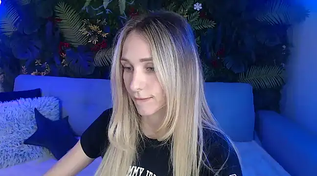 Snapshot of Horny_Blond chatting on March 11, 9:02 am Horny Blond online show from March 11, 9:02 am