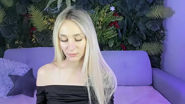 Snapshot of Horny_Blond chatting on October 19, 8:04 am Horny Blond online show from October 19, 8:04 am