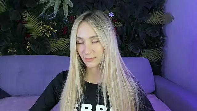 Snapshot of Horny_Blond chatting on October 20, 8:04 am Horny Blond online show from October 20, 8:04 am