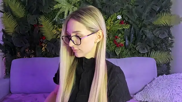 Horny Blond online show from February 7, 9:02 am