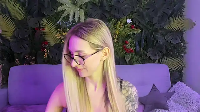 Horny Blond online show from February 8, 9:02 am