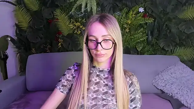 Horny Blond online show from March 9, 9:02 am