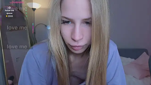 Snapshot of Elis_Fox chatting on May 2, 9:25 am Elis Fox online show from May 2, 9:25 am