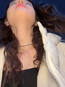 Snapshot of Times__Square chatting on February 9, 5:08 am Times Square online show from February 9, 5:08 am