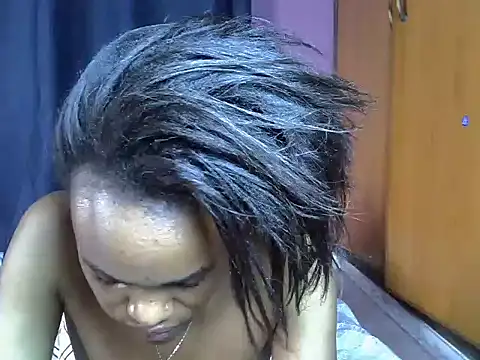 Queen petite  online show from December 4, 6:16 pm