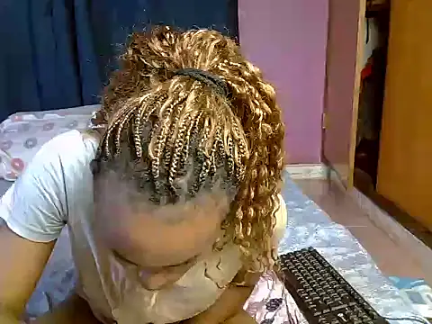 Queen petite  online show from February 3, 4:32 am