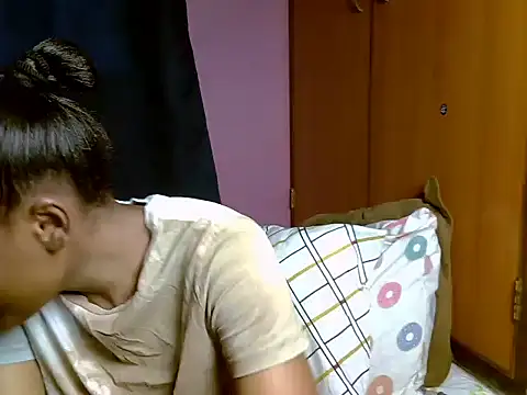 Snapshot of Queen_petite_ chatting on July 19, 4:38 am Queen petite online show from July 19, 4:38 am