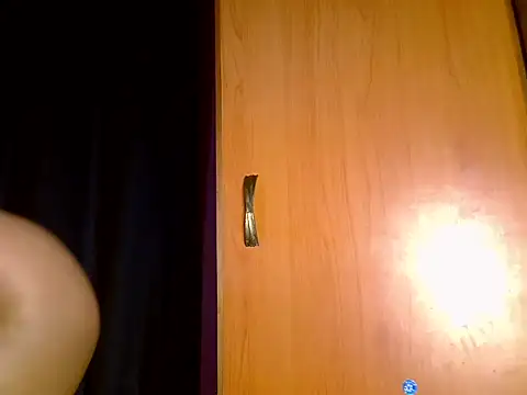 Snapshot of Queen_petite_ chatting on July 20, 4:31 pm Queen petite online show from July 20, 4:31 pm