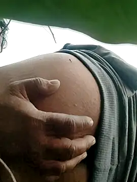 Snapshot of Young_couple143 chatting on February 27, 5:13 am Young couple143 online show from February 27, 5:13 am