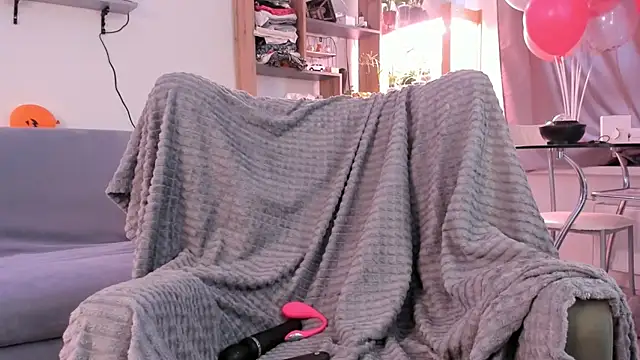 alisahug online show from December 3, 8:34 am