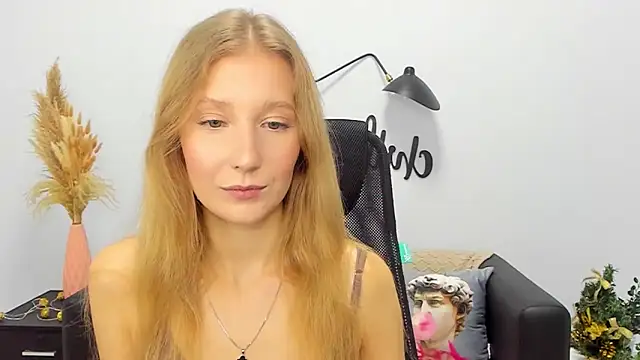 LolaWilsons online show from January 9, 1:45 pm