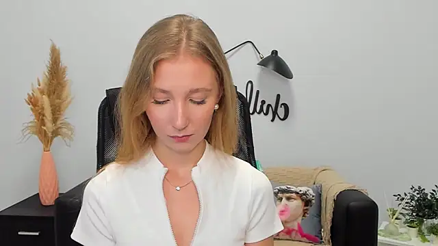 LolaWilsons online show from January 28, 1:59 pm