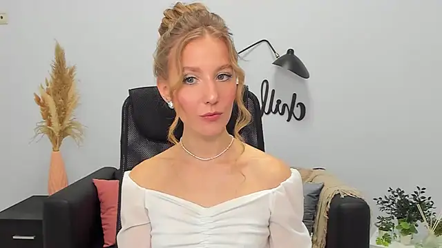 LolaWilsons online show from February 8, 11:55 am