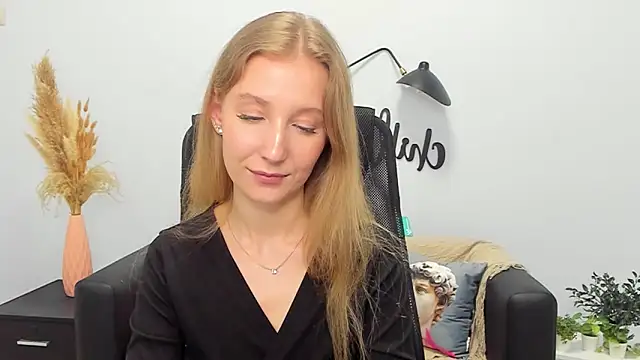 LolaWilsons online show from March 6, 3:13 pm