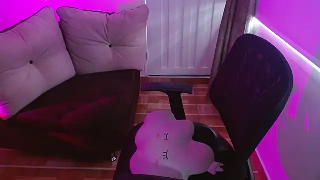 milfrousse online show from February 5, 4:47 pm