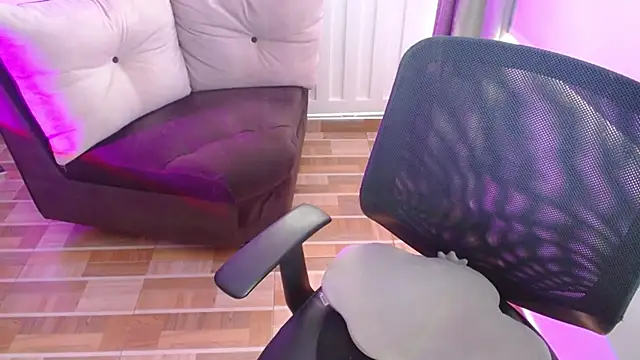 milfrousse online show from February 17, 1:10 pm